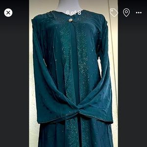 Very light weight abaya 3 pice set comes with scarf